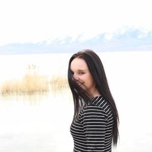 Meet your Posher, Adrianna